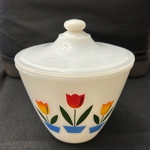 Fire King ware bowl with lid 🌷
